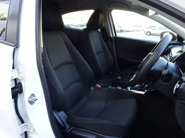 デミオ（マツダ）の車両写真