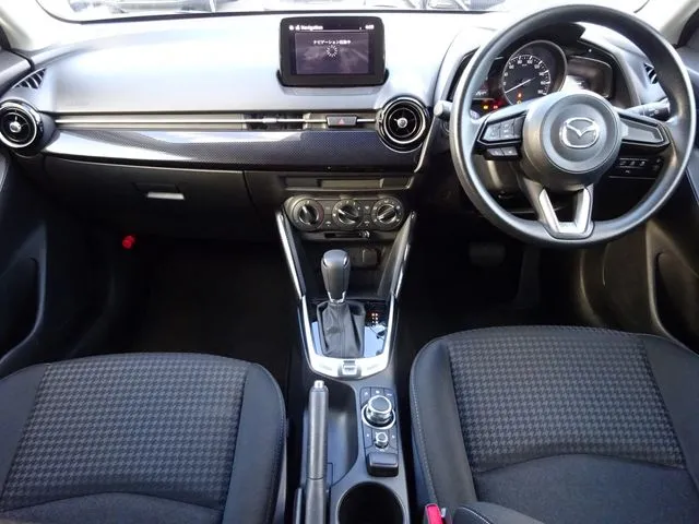 デミオ（マツダ）の車両写真