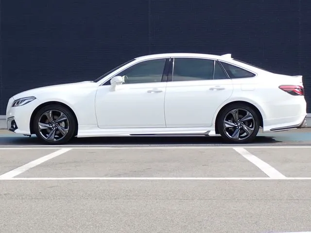 クラウン　セダン（トヨタ）の車両写真