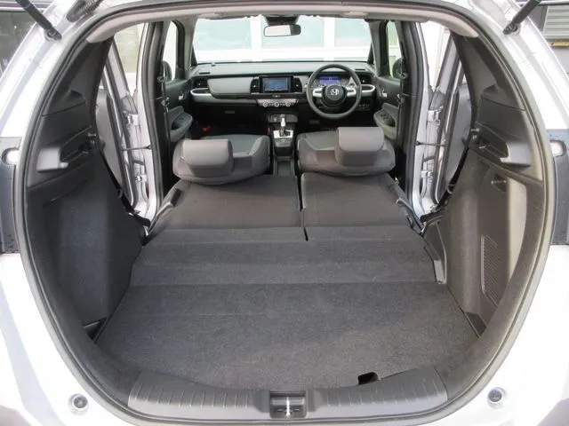 ホンダ フィット e:HEV 4WD