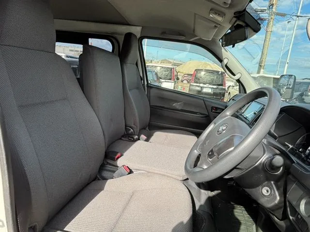 ハイエースバン　１．２５ｔ　２ＷＤ（トヨタ）の車両写真