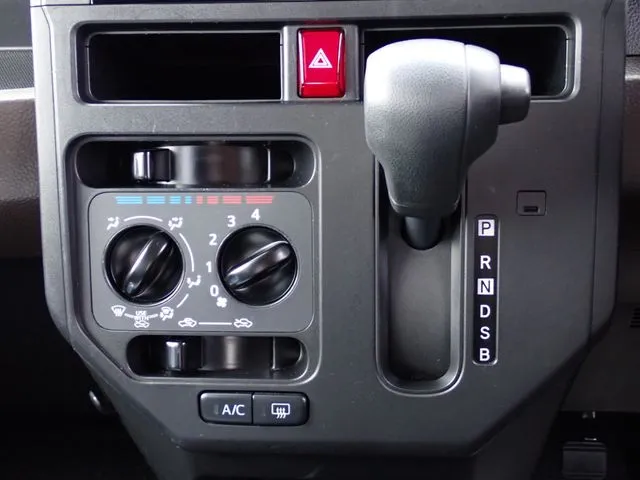 トール(ダイハツ)の車両写真