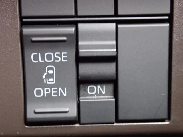 トール(ダイハツ)の車両写真