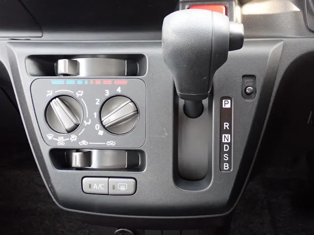 ミラ イース(ダイハツ)の車両写真