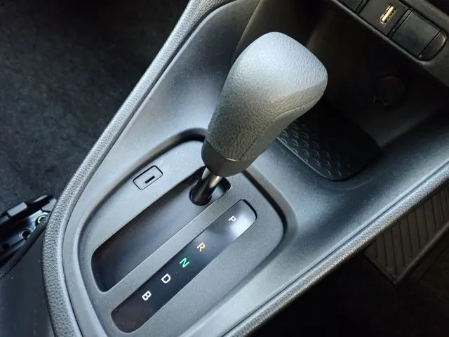 ヤリス　ハイブリッド（トヨタ）の車両写真