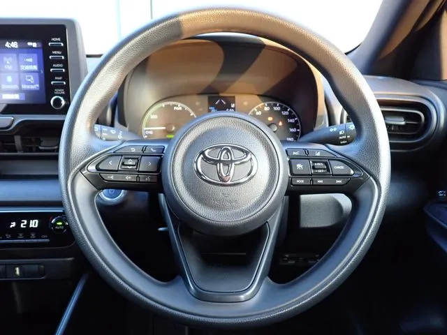 ヤリス　ハイブリッド（トヨタ）の車両写真