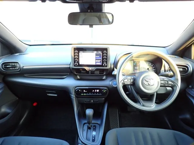 ヤリス　ハイブリッド（トヨタ）の車両写真