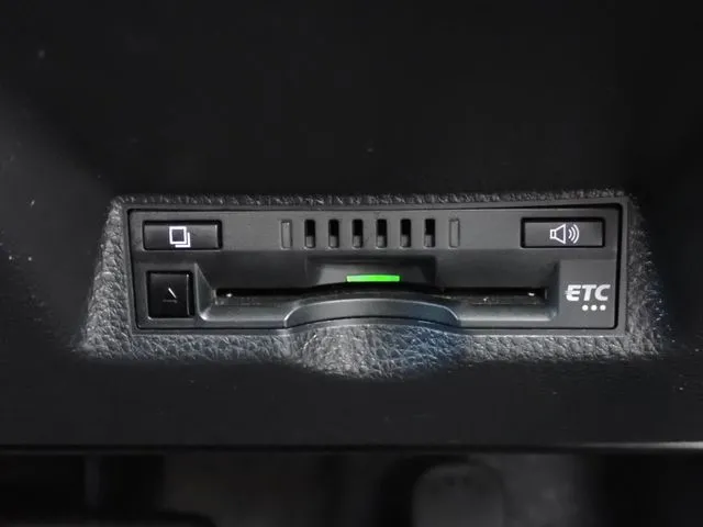 ヤリス　ハイブリッド（トヨタ）の車両写真