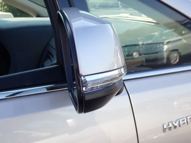 アルファード ハイブリッド 4WD(トヨタ)の車両写真