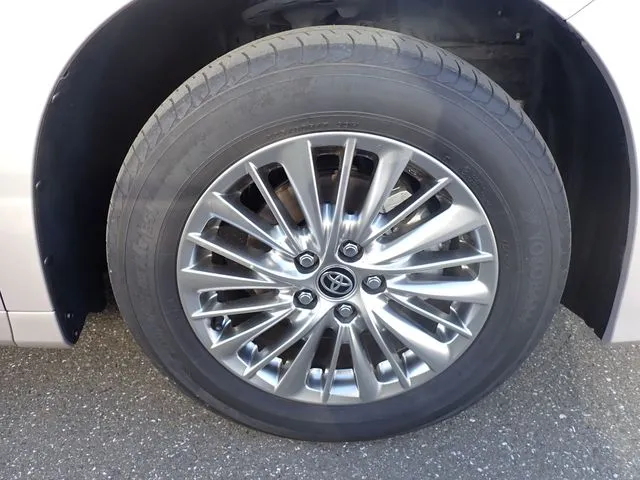 アルファード ハイブリッド 4WD(トヨタ)の車両写真