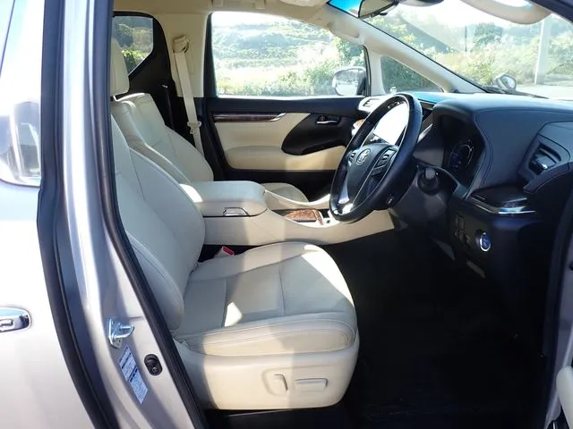 アルファード ハイブリッド 4WD(トヨタ)の車両写真