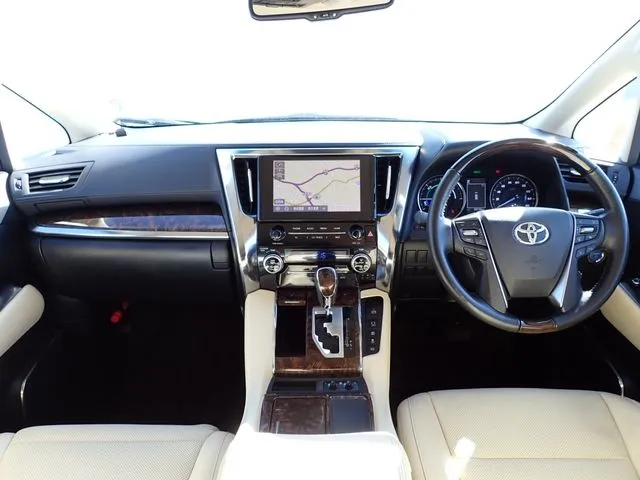 アルファード ハイブリッド 4WD(トヨタ)の車両写真