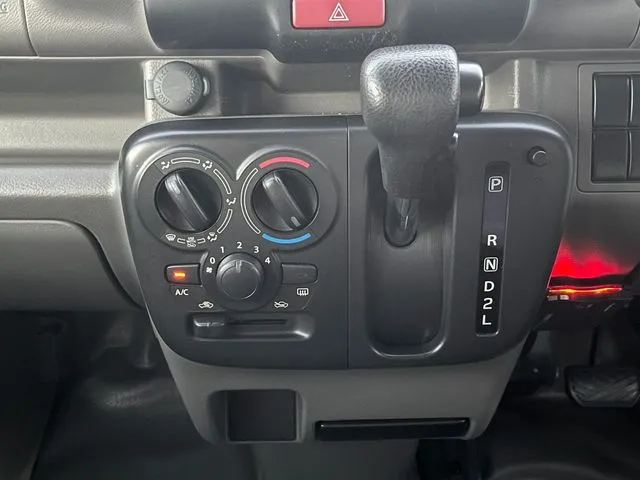 エブリイバン（スズキ）の車両写真