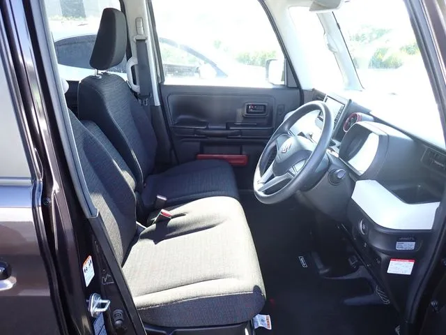 スペーシア（スズキ）の車両写真