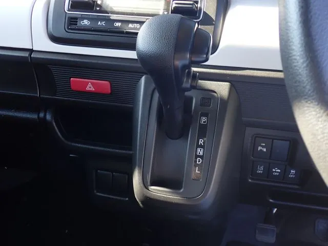 スペーシア（スズキ）の車両写真