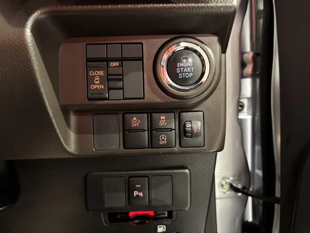 トール(ダイハツ)の車両写真