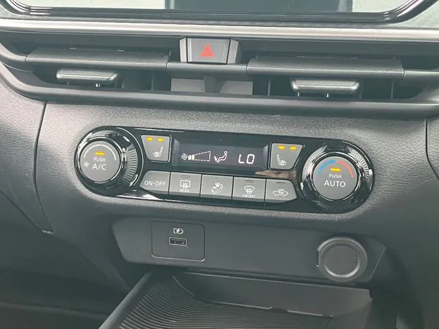 ノート　４ＷＤ（ニッサン）の車両写真