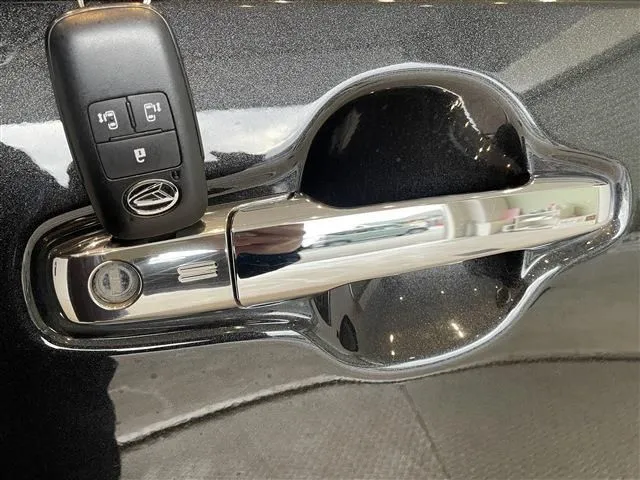 タント　カスタム（ダイハツ）の車両写真