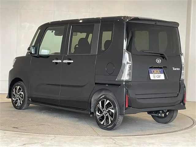 タント　カスタム（ダイハツ）の車両写真
