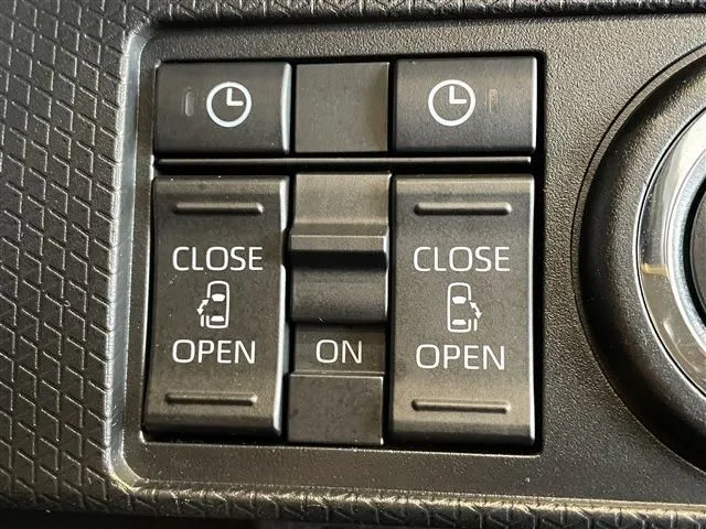 タント　カスタム（ダイハツ）の車両写真