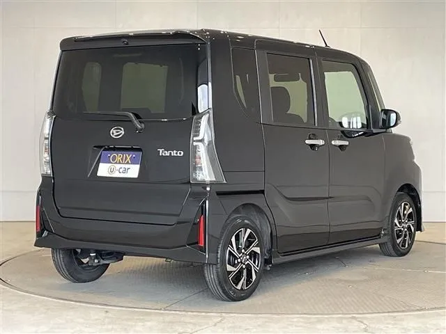 タント　カスタム（ダイハツ）の車両写真
