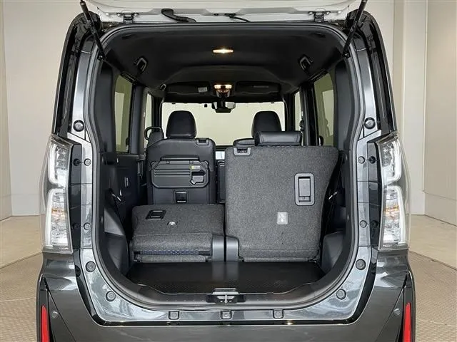 タント　カスタム（ダイハツ）の車両写真