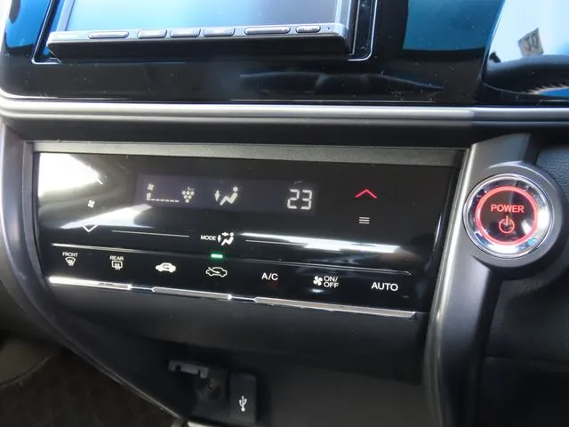 グレイス　ハイブリッド（ホンダ）の車両写真