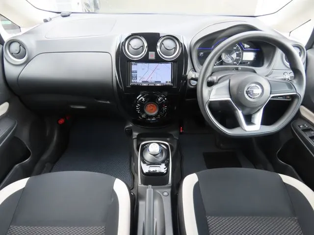 ノート（ニッサン）の車両写真