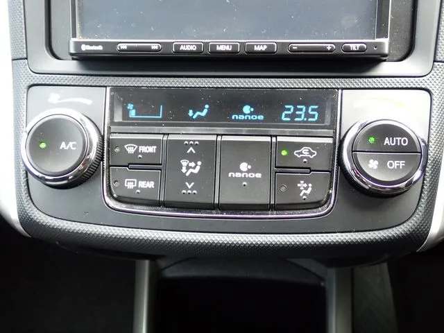 カローラフィールダー　ハイブリッド（トヨタ）の車両写真