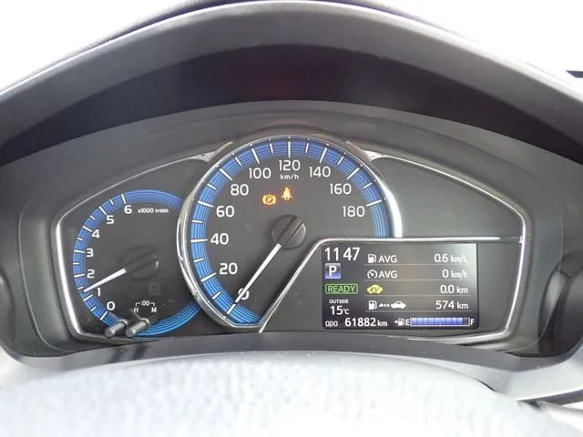 カローラフィールダー　ハイブリッド（トヨタ）の車両写真