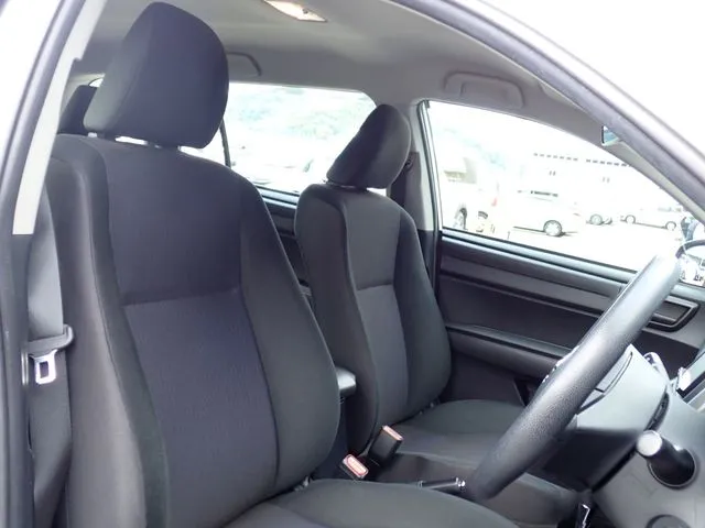 カローラフィールダー　ハイブリッド（トヨタ）の車両写真