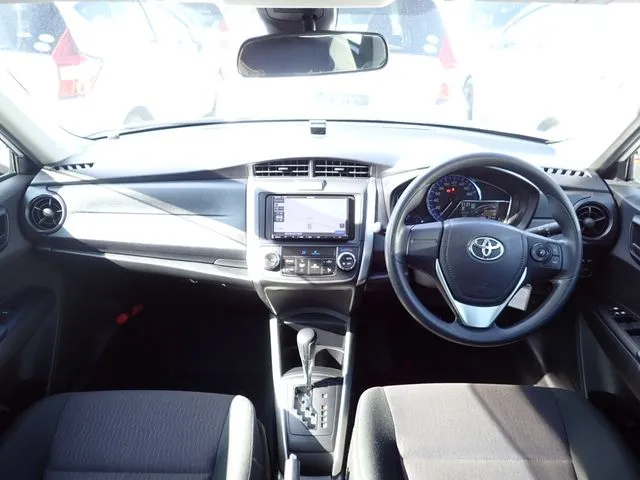 カローラフィールダー　ハイブリッド（トヨタ）の車両写真