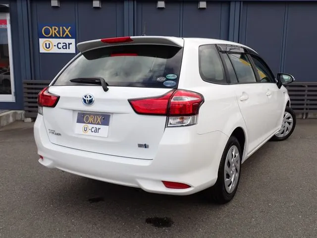 カローラフィールダー　ハイブリッド（トヨタ）の車両写真