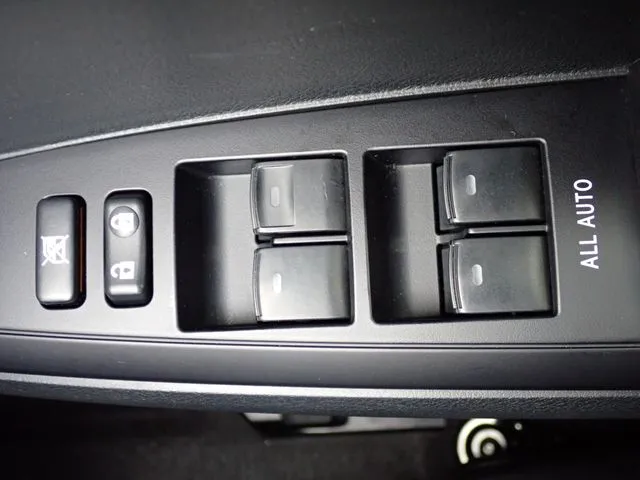 カローラフィールダー　ハイブリッド（トヨタ）の車両写真