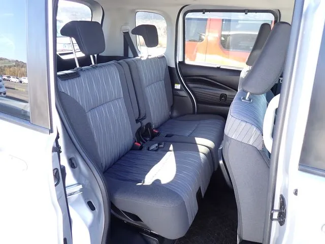 スズキ　ソリオ　４ＷＤ