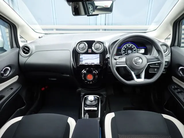 ニッサン　ノート