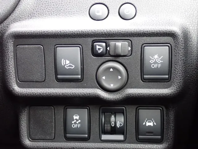 ニッサン　ノート