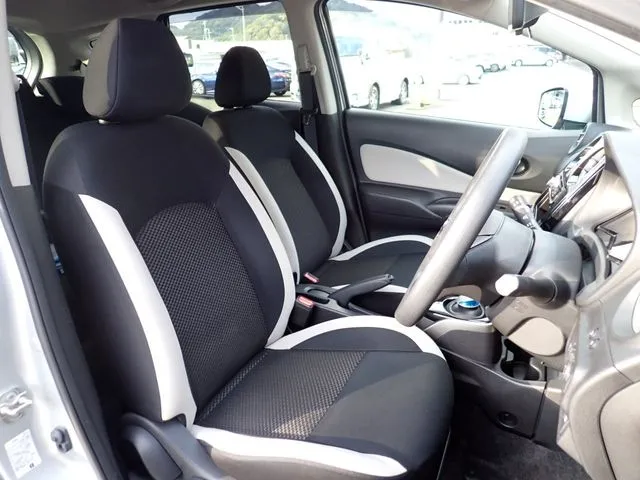 ニッサン　ノート