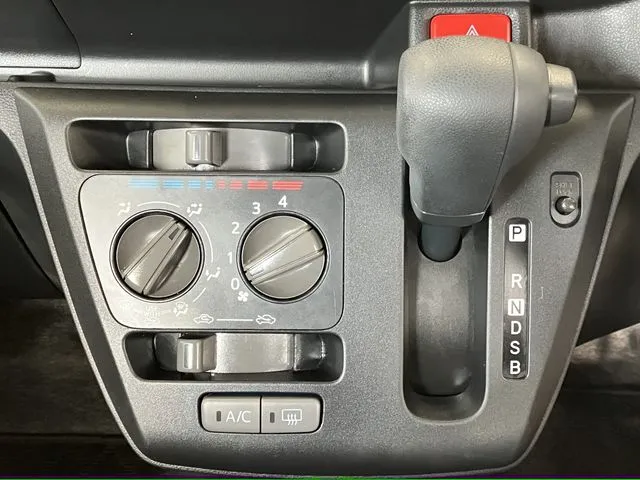 ミラ　イース（ダイハツ）の車両写真