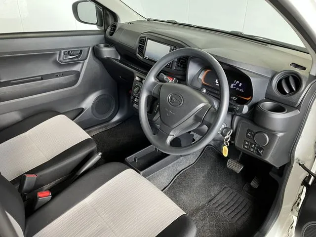 ミラ　イース（ダイハツ）の車両写真