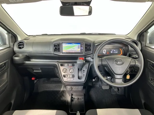 ミラ　イース（ダイハツ）の車両写真