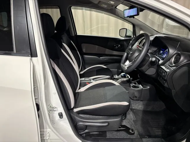 ニッサン　ノート　４ＷＤ