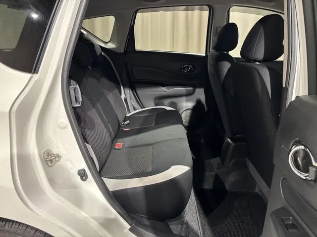 ニッサン　ノート　４ＷＤ