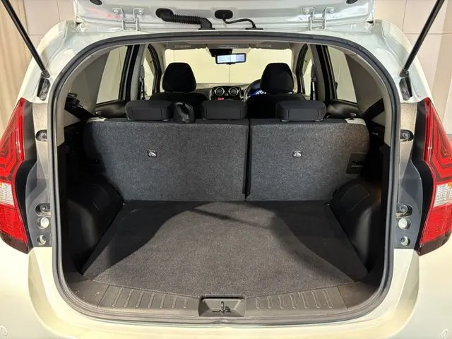 ニッサン　ノート　４ＷＤ