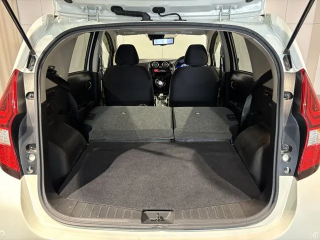 ニッサン　ノート　４ＷＤ