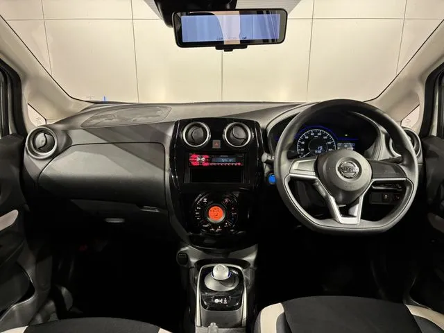 ニッサン　ノート　４ＷＤ