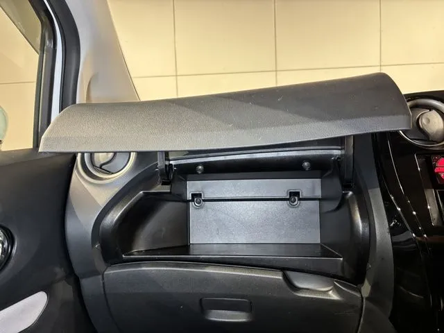 ニッサン　ノート　４ＷＤ