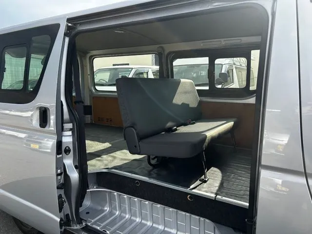 ハイエースバン　２ＷＤ（トヨタ）の車両写真
