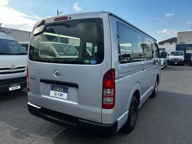 ハイエースバン　２ＷＤ（トヨタ）の車両写真