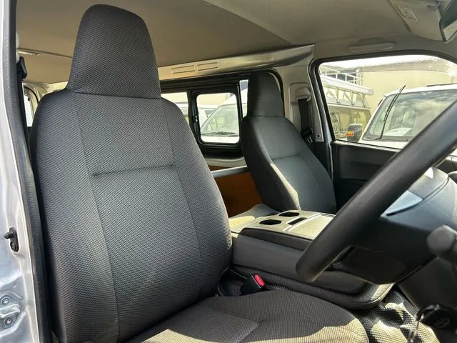 ハイエースバン　２ＷＤ（トヨタ）の車両写真